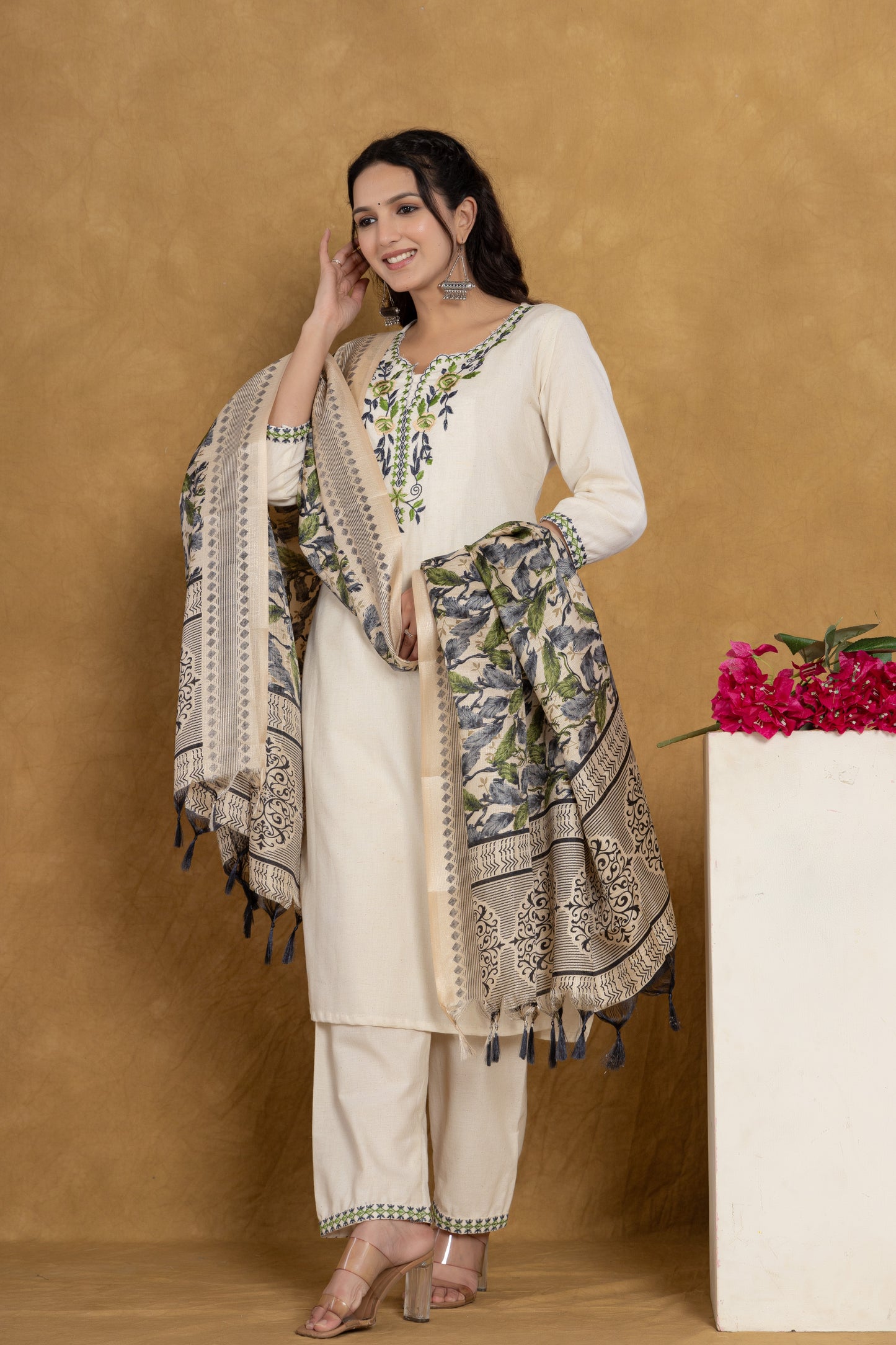 Front Side Image Of Elegant Green Cotton Kurta with Intricate Sleeve Embroidery and Silk Dupatta From Samhitas Apparel