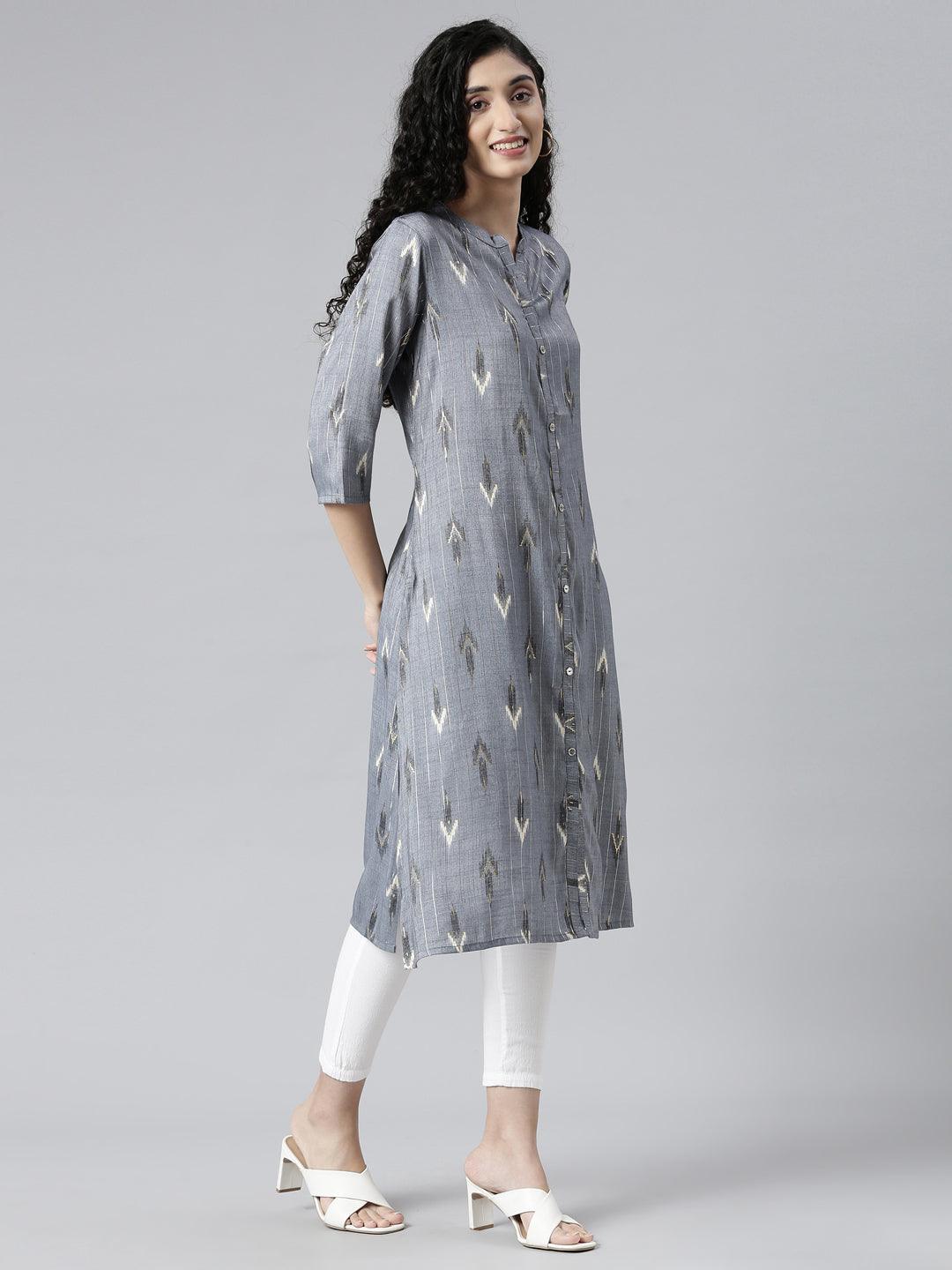side view image of samhitas Indigo floral printed Viscose Rayon Kurta for women