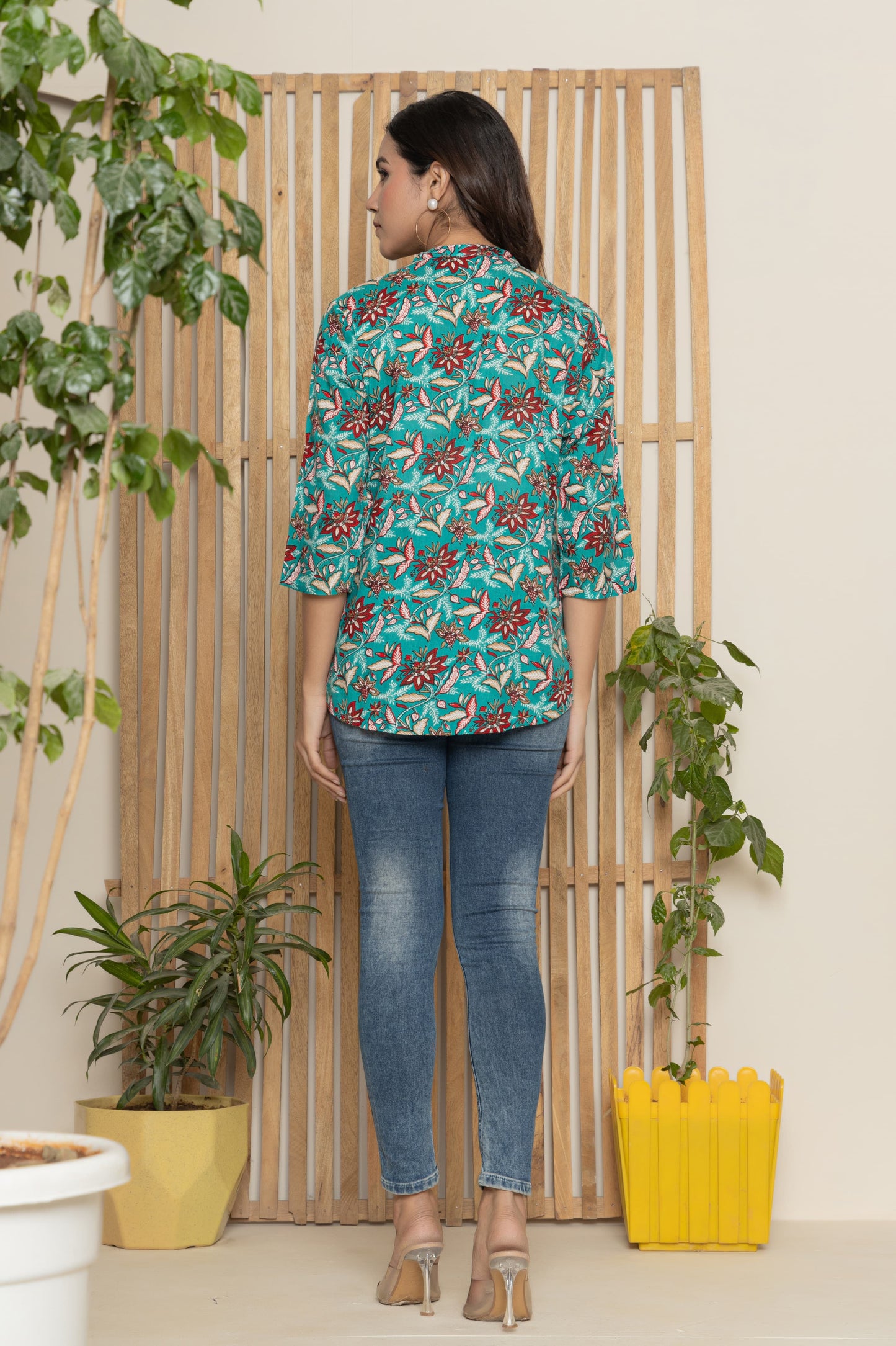 Green Color Straight Mandarin Collar Short Kurti