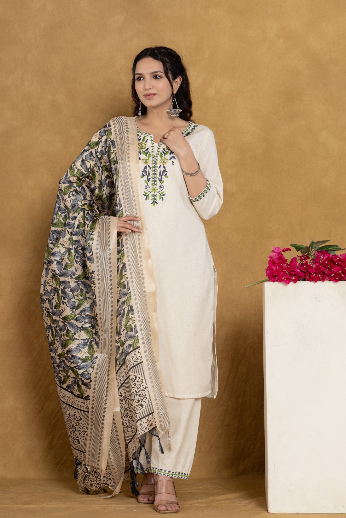 Front Side Image Of Elegant Green Cotton Kurta with Intricate Sleeve Embroidery and Silk Dupatta From Samhitas Apparel