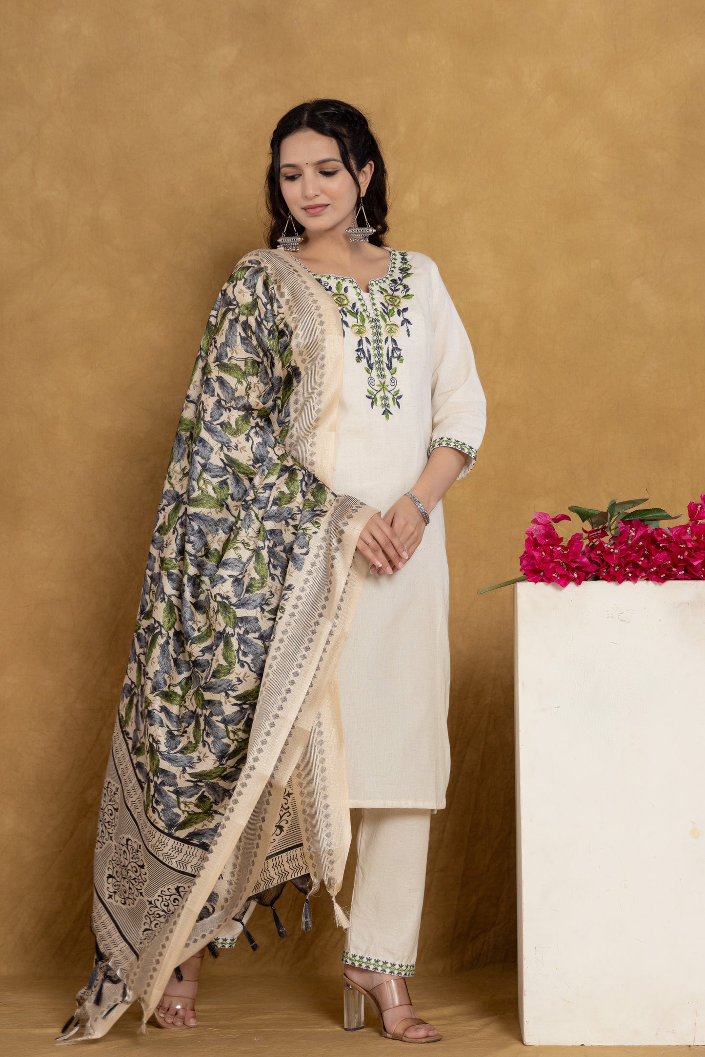 Front Side Image Of Elegant Green Cotton Kurta with Intricate Sleeve Embroidery and Silk Dupatta From Samhitas Apparel