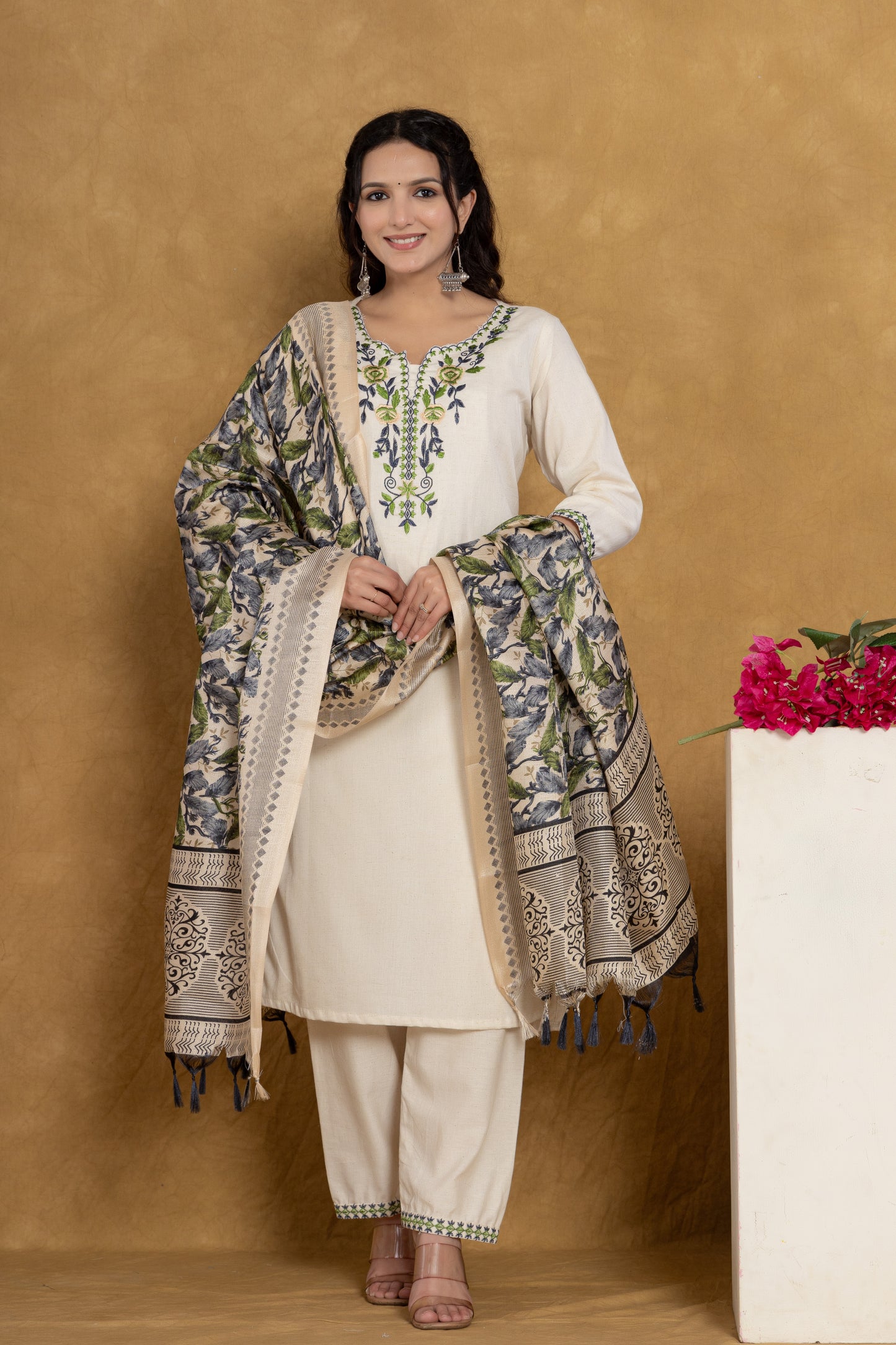 Front Side Image Of Elegant Green Cotton Kurta with Intricate Sleeve Embroidery and Silk Dupatta From Samhitas Apparel