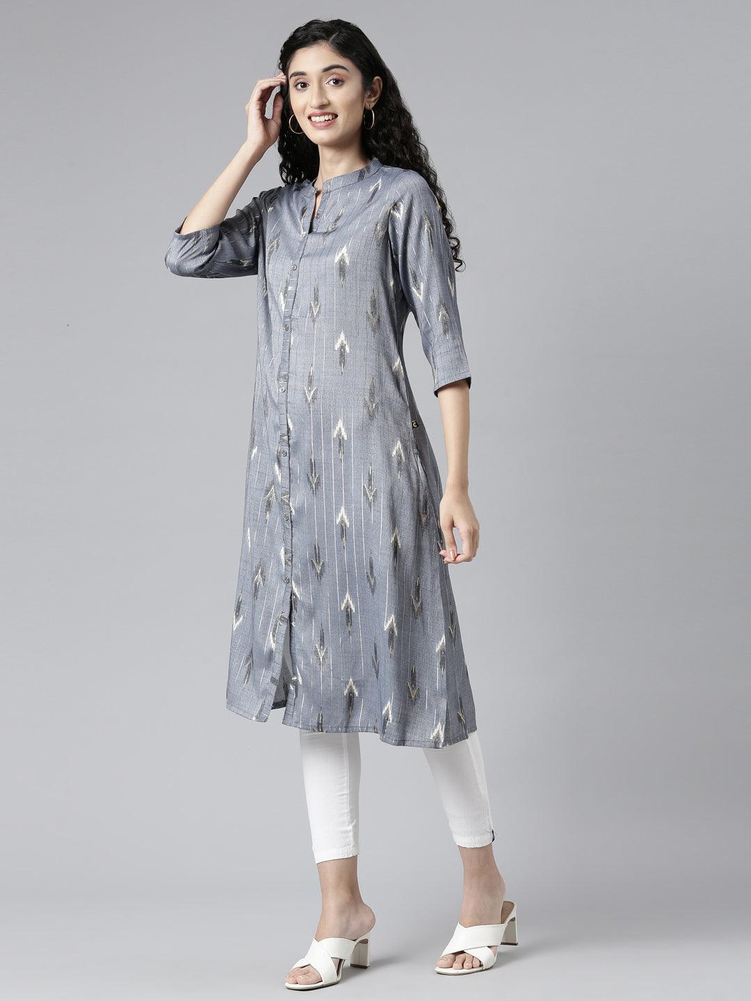 side view image of samhitas Indigo floral printed Viscose Rayon Kurta for women