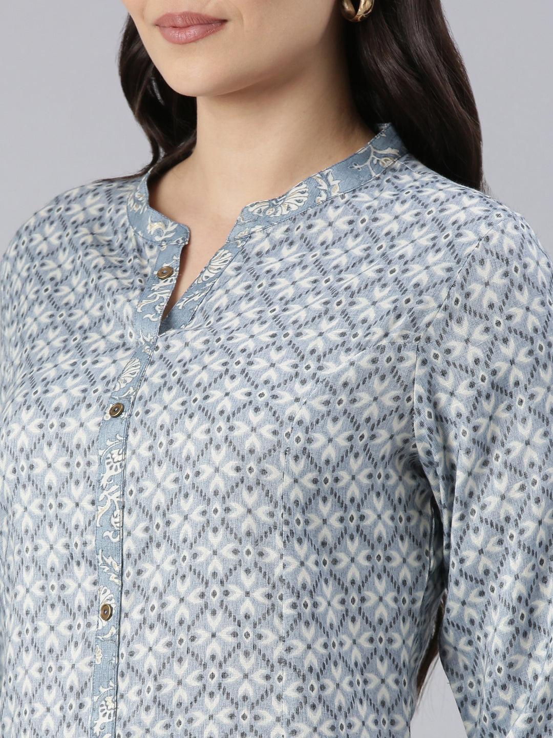 Close-up view of the geometric pattern on the Viscose Rayon Kurta for Women