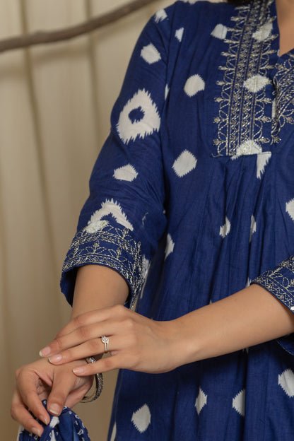 Beautiful Prosin Print Suit Set with Lace At Neck