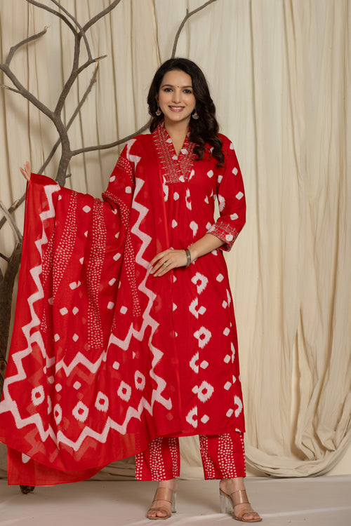 Beautiful Pink Prosin Print Suit Set with Lace At Neck