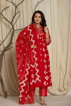 Beautiful Pink Prosin Print Suit Set with Lace At Neck