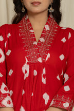 Beautiful Pink Prosin Print Suit Set with Lace At Neck