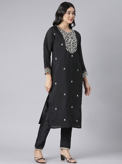 Black Floral Embroidered Kurta Set with Silver Threadwork and Organza Dupatta
