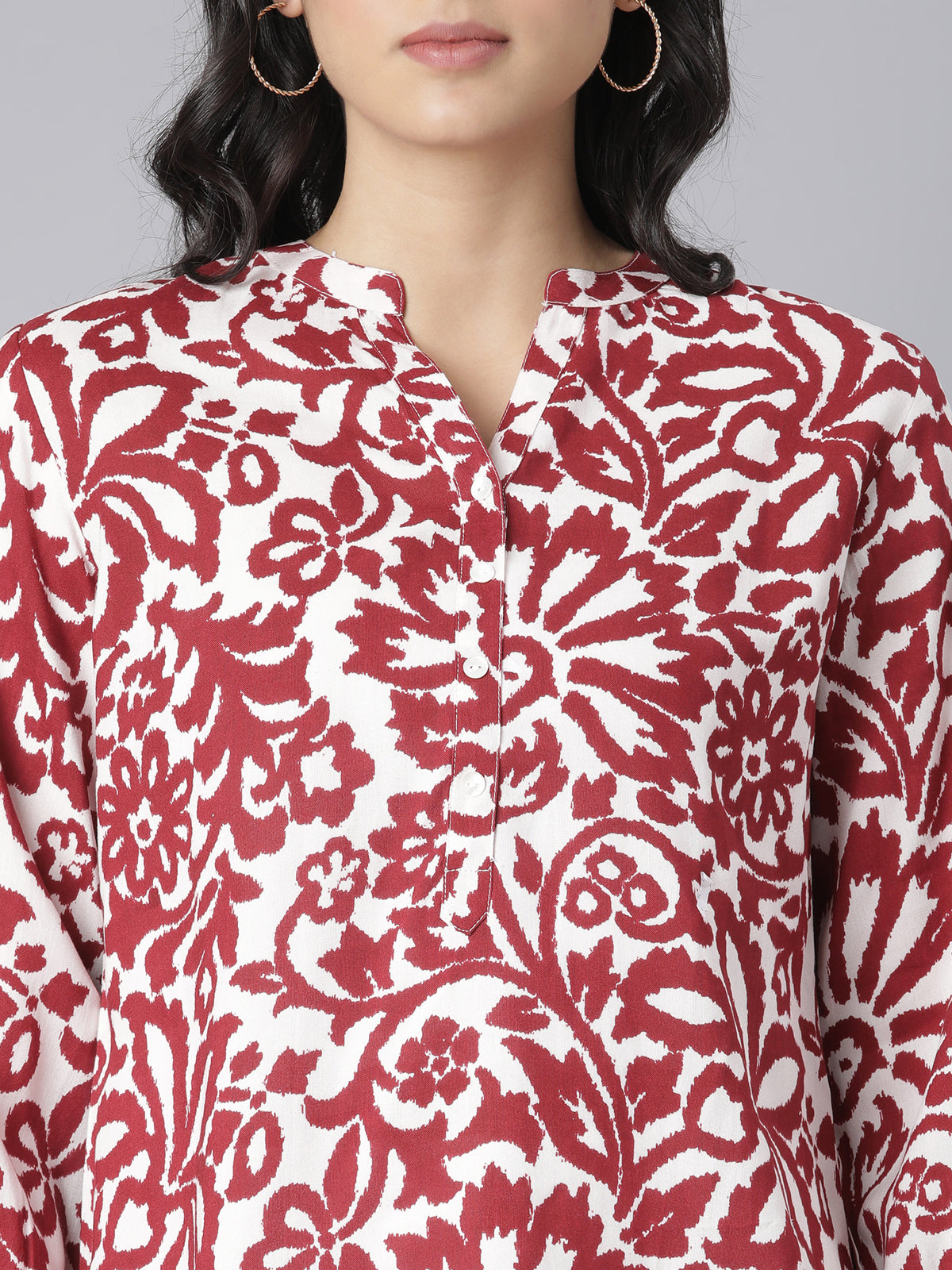 White and Red Floral Printed Short Kurti with Mandarin Collar and 3/4 Sleeves