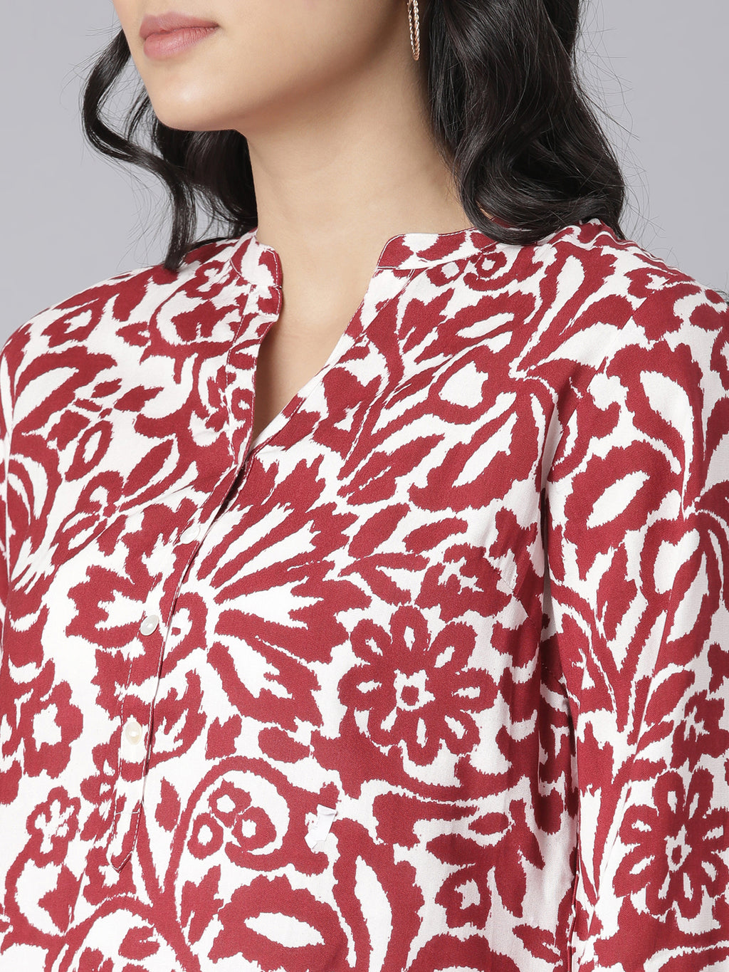 White and Red Floral Printed Short Kurti with Mandarin Collar and 3/4 Sleeves