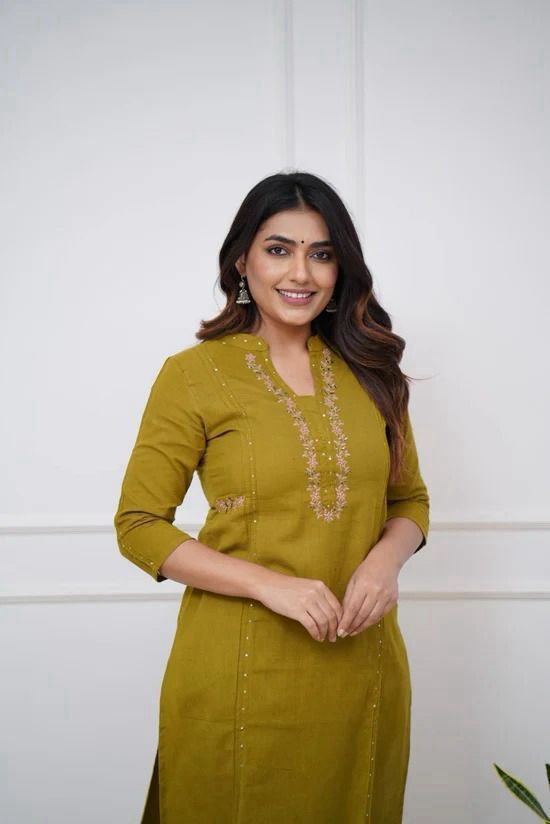 Closeup front image of Olive Color Kurta Set With Silver And Pink Floral Embroidery At Neck Line From Samhitas Apparel