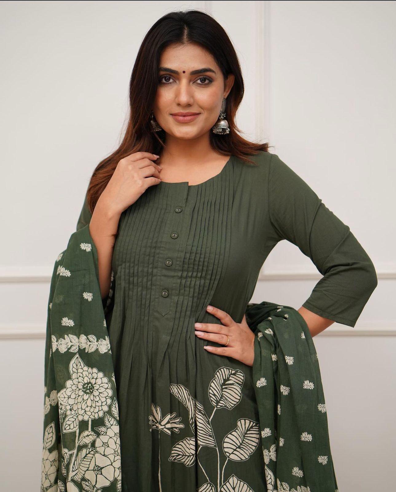 Pure Cotton Green kurti with self print with pant and mulmul printed dupatta