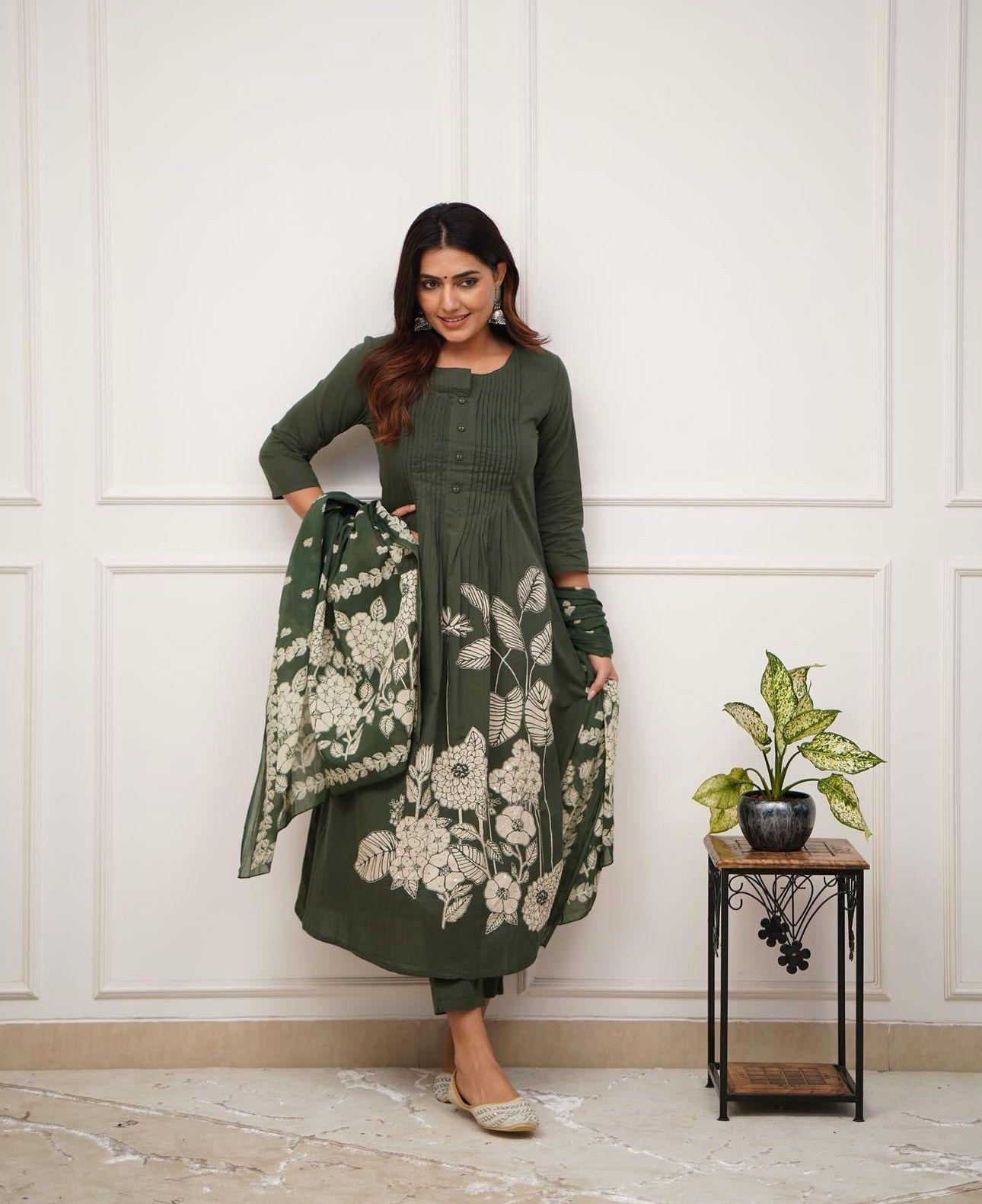 Pure Cotton Green kurti with self print with pant and mulmul printed dupatta