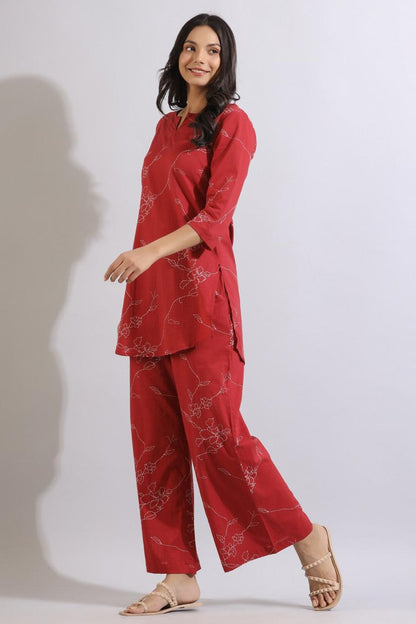 Solid Red Color Co-ord Set Kurti With Floral Print On Top And Bottom, With Slit Neck Styling