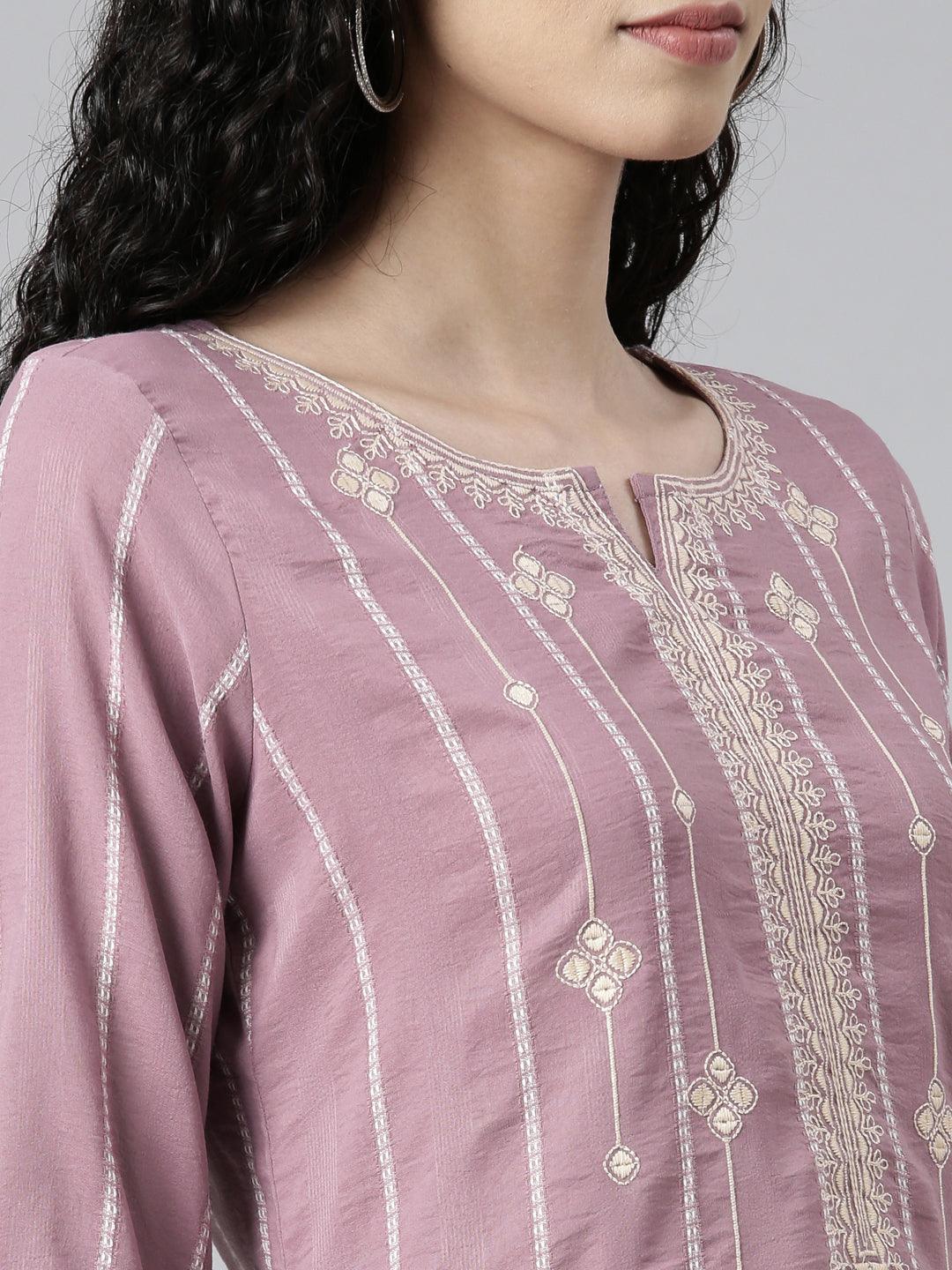 closeup view image of samhitas Lavender Embroidered Chikan kurti